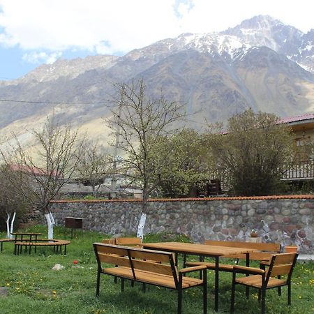Golden Star Kazbegi Hotel Ngoại thất bức ảnh