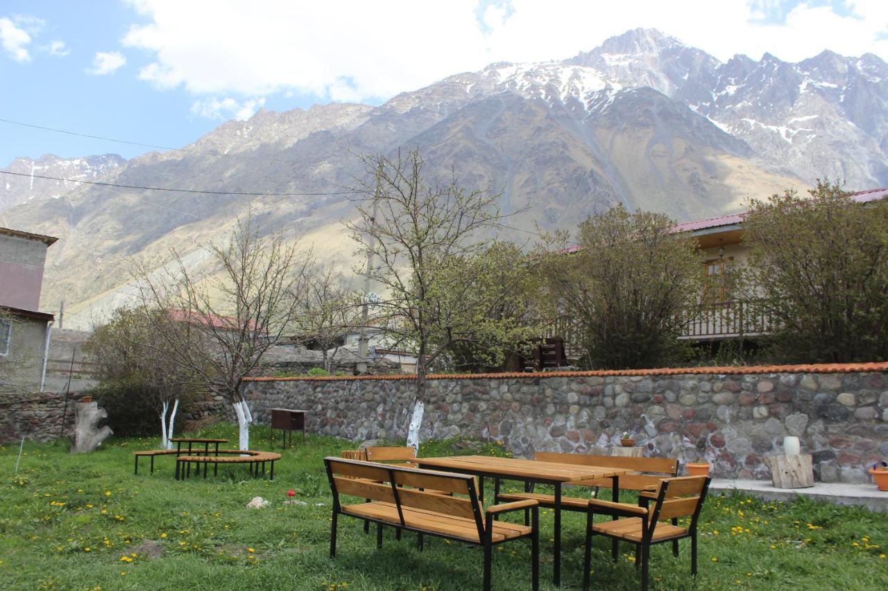 Golden Star Kazbegi Hotel Ngoại thất bức ảnh