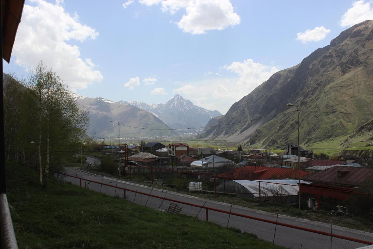 Golden Star Kazbegi Hotel Ngoại thất bức ảnh