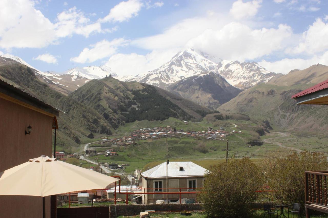 Golden Star Kazbegi Hotel Ngoại thất bức ảnh