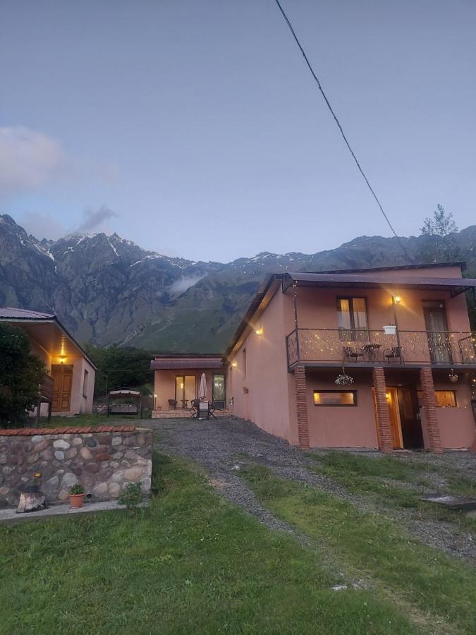 Golden Star Kazbegi Hotel Ngoại thất bức ảnh