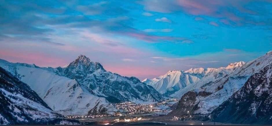 Golden Star Kazbegi Hotel Ngoại thất bức ảnh